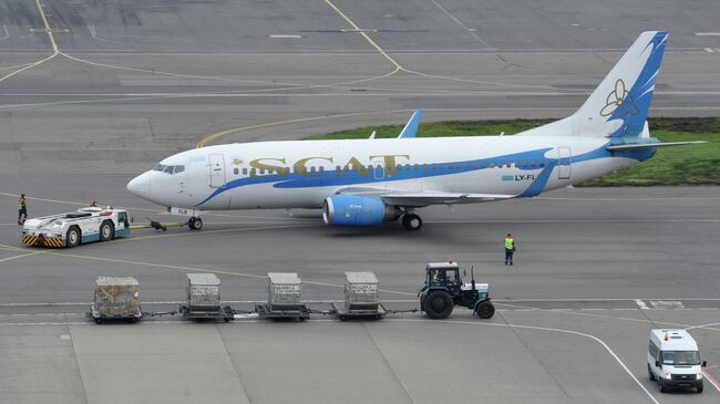 Пассажирский самолет Боинг-757 казахстанской авиакомпании SCAT (СКАТ). Архивное фото