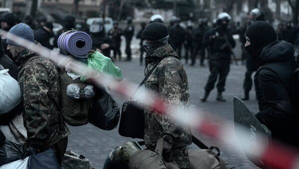 Активисты радикального движения Правый сектор покидают киевский отель Днепр