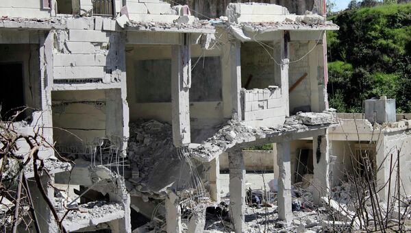 Разрушенное здание в сирийском городе Кесаб. 27 марта 2014