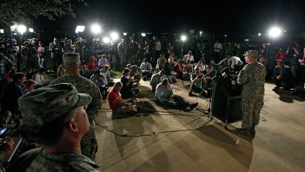 Генерал-лейтенант Марк Милли во время пресс-конференции о стрельбе на военной базе Форт-Худ в Техасе
