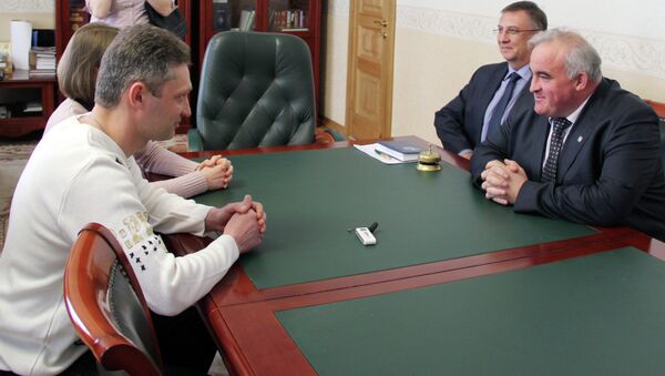 Костромской губернатор Сергей Ситников встретил двух первых украинских врачей, готовых переехать для работы