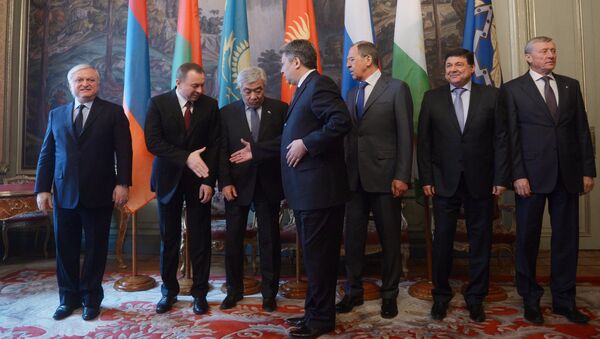 Фотографирование перед заседанием Совета министров иностранных дел государств-членов ОДКБ. 3 апреля 2014