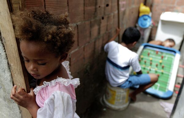 Дети, живущие в трущобах Рио-де-Жанейро