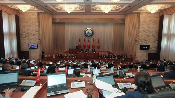 Депутаты парламента Киргизии во время заседания. Архивное фото
