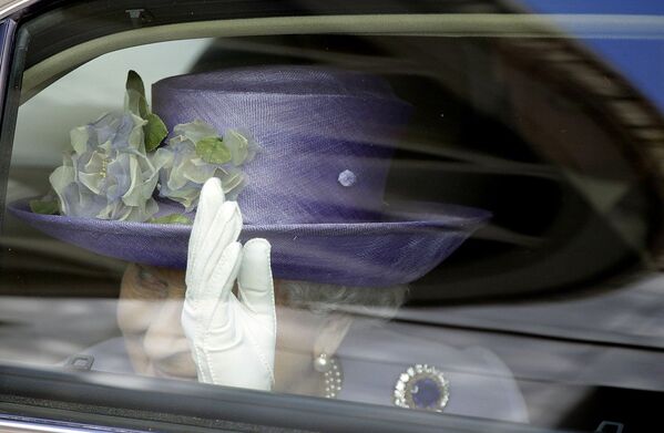 Королева Великобритании Елизавета Вторая во время визита в Ватикан