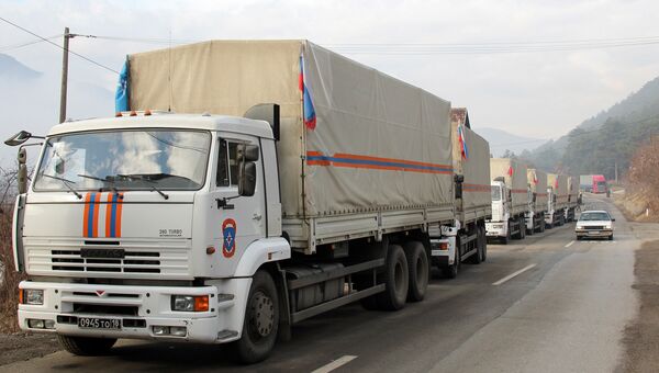 Грузовики с российской гуманитарной помощью на административной границе Сербии и Косово