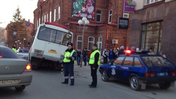 Асфальт провалился на проспекте Ленина в Томске
