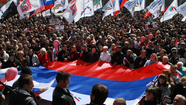 Митинг сторонников референдума о статусе Донецкой области