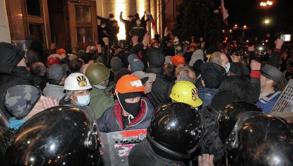 Сторонники федерализации во время штурма здания Харьковской областной госадминистрации. Архивное фото