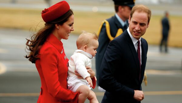 Принц Уильям со своей женой герцогиней Кембриджской Кейт и сыном принцем Джорджем во время поездки в Новую Зеландию