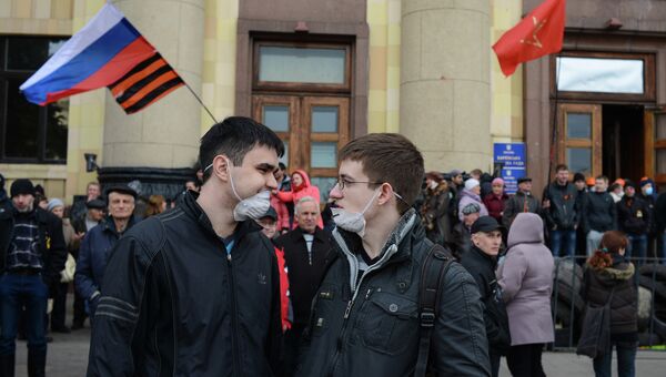 Пророссийские активисты у здания Областной администрации Харькова. Архивное фото