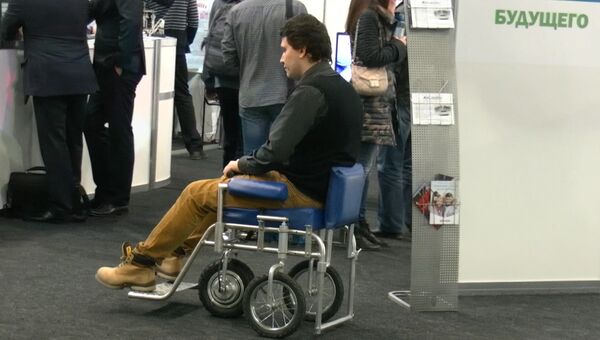 Идеи молодых: ученые создали узкое кресло-трансформер для инвалидов