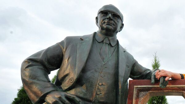 Памятник Владимиру Зворыкину. Архивное фото