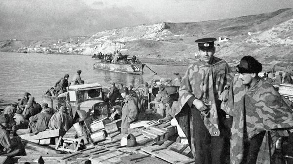 Воины Красной Армии высаживаются на берег Крымского полуострова. Архивное фото