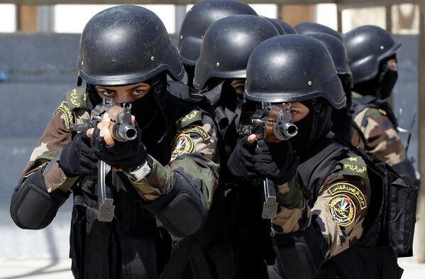 Женщины-военные президентской гвардии Палестины