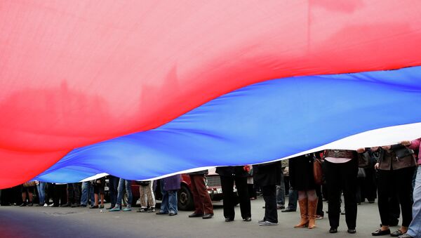 Сторонники федерализации Украины во время митинга в Одессе 10 апреля 2014