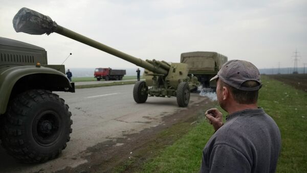 Военная техника украинской армии возле Донецка. 10 апреля 2014