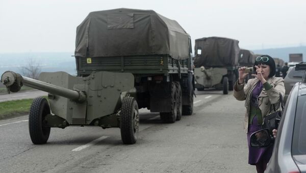 Военная техника украинской армии возле Донецка. 10 апреля 2014