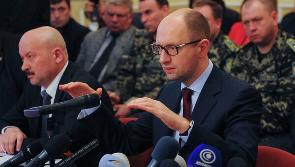 Арсений Яценюк в время встречи в Донецке. 11 апреля 2014