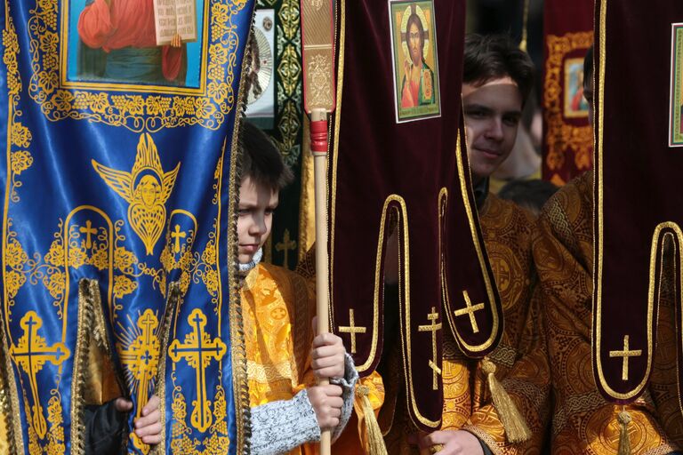 Детская Божественная литургия с крестным ходом в Санкт-Петербурге