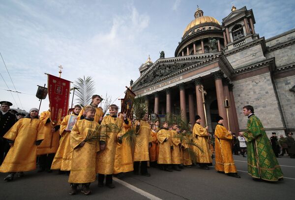 Детская Божественная литургия с крестным ходом в Санкт-Петербурге