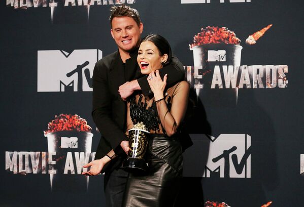 Американский актёр Ченнинг Тейтум с женой, актрисой Дженной Дуан на церемонии вручения премии MTV Movie Awards
