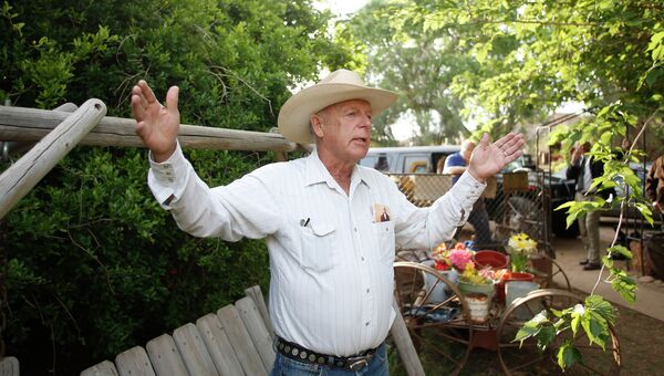 Фермер Клайвен Банди на своем ранчо в штате Невада. 13 апреля 2014