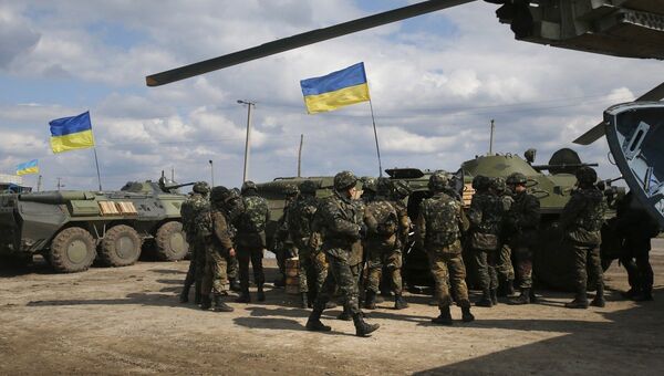 Украинские войска в городе Изюм 15 апреля 2014