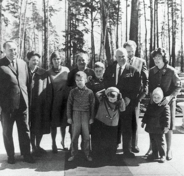 Семейный снимок семьи Никиты Сергеевича Хрущева, 1963 год