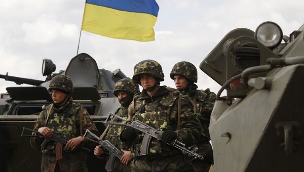 Бойцы Украинской армии возле города Изюм на востоке Украины