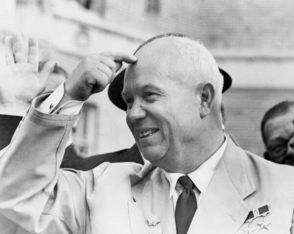 Никита Хрущев с официальным визитом в США приветствуется толпой 23 сентября 1959 в Сан-Франциско