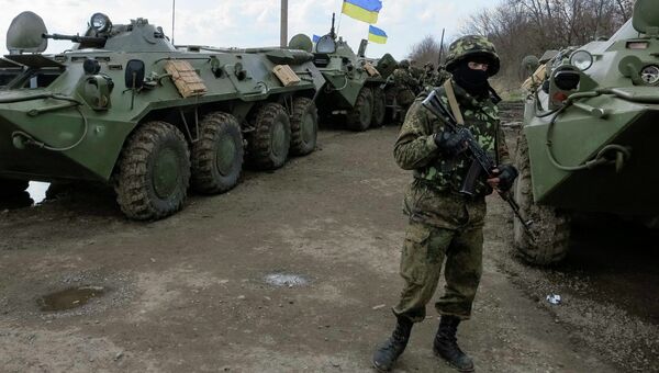 Бойцы украинской армии возле города Изюм на востоке Украины