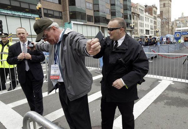 Работа полиции на месте совершения теракта в Бостоне в 2013 году