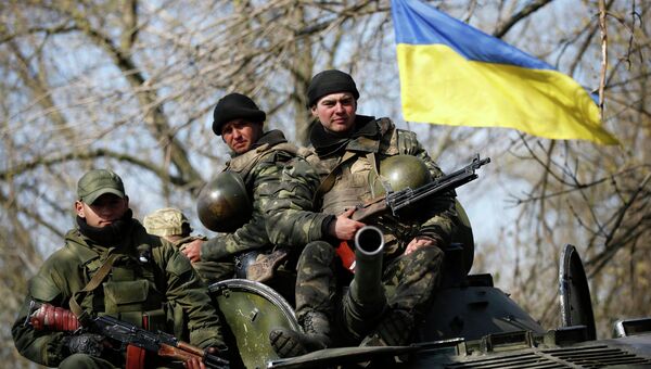 Украинские военные возле Краматорска. 16 апреля 2014