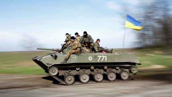 Украинские военные возле Краматорска. 16 апреля 2014