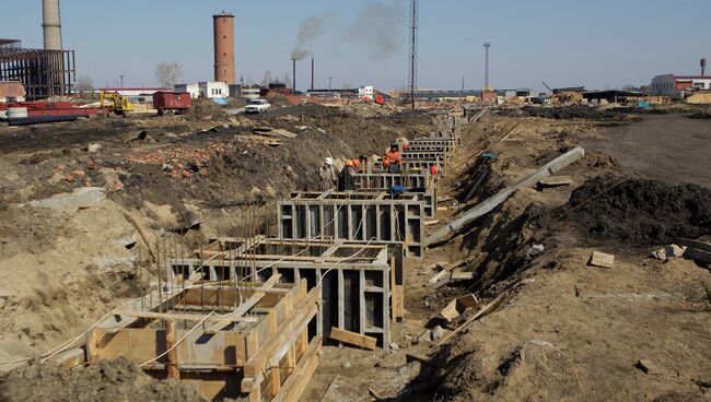 Стройка на территории ЗАО Роскитинвест близ города Асино Томской области, архивное фото