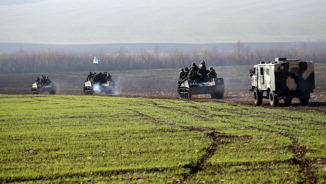 Украинские военные возле Краматорска. 16 апреля 2014