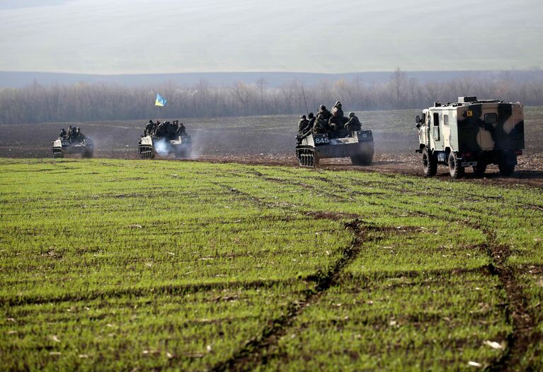 Украинские военные возле Краматорска. 16 апреля 2014