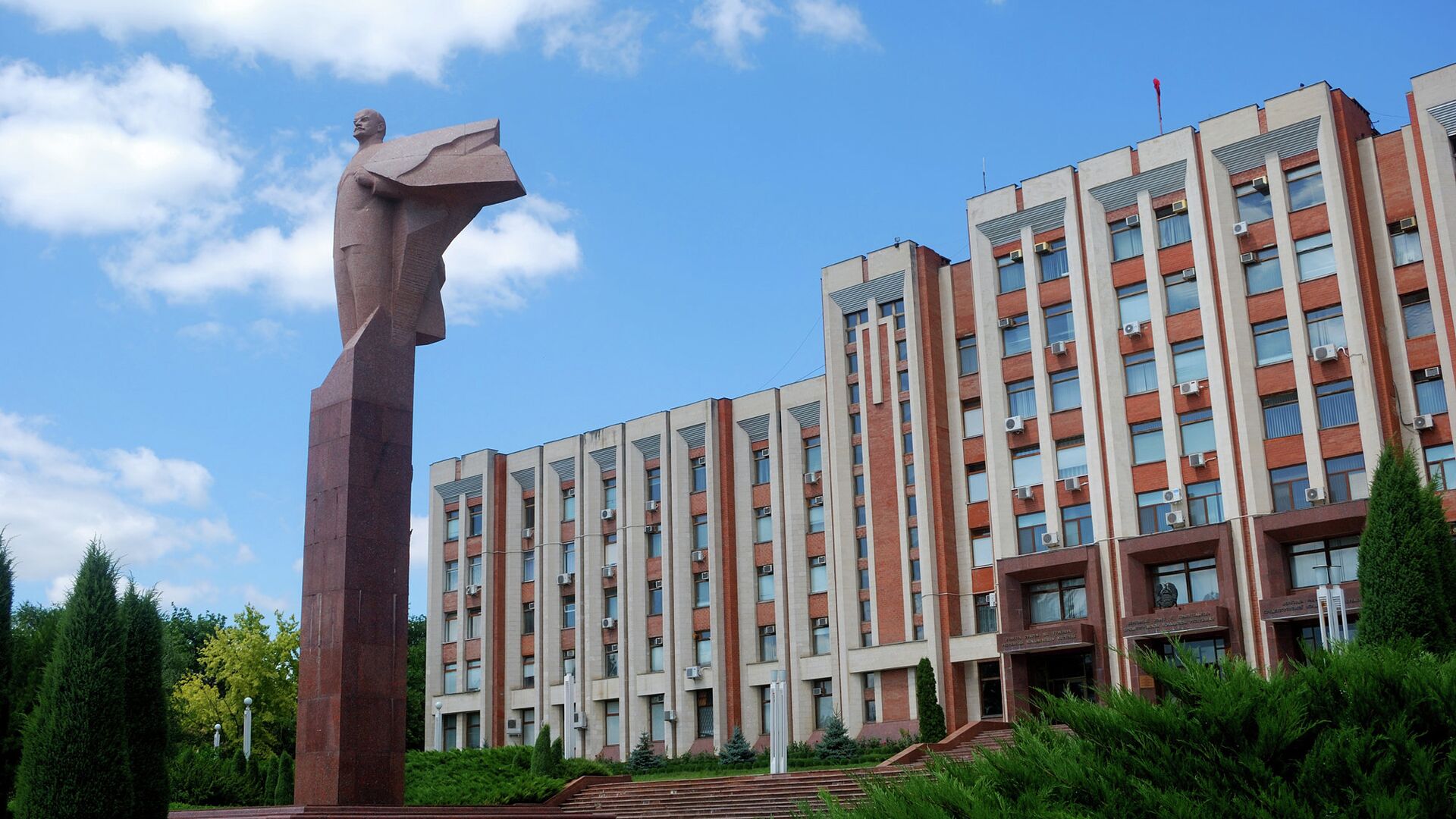 Памятник Ленину в Тирасполе, Приднестровье - РИА Новости, 1920, 29.04.2022