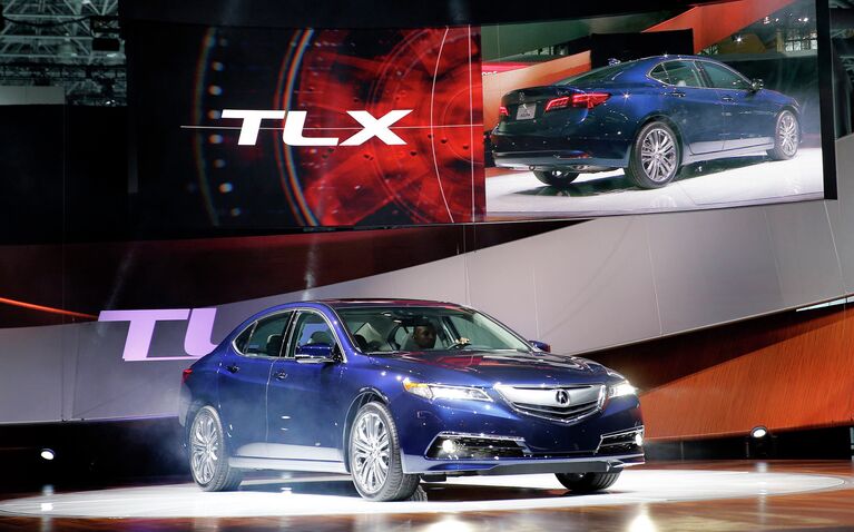 Автомобиль 2015 Acura TLX на международном автосалоне в Нью-Йорке, США