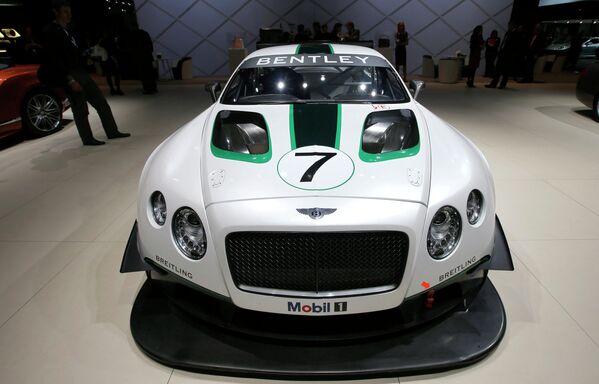 Автомобиль Bentley GT3 на международном автосалоне в Нью-Йорке, США