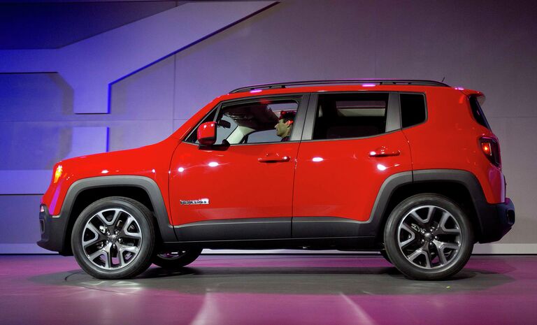 Новый Jeep Renegade на международном автосалоне в Нью-Йорке, США