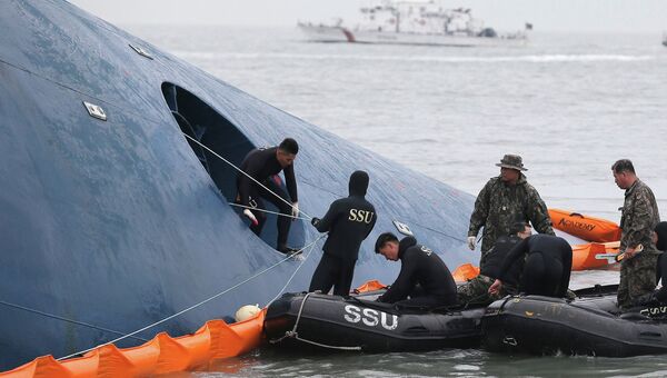 Спасательная операция на затонувшем у побережья Южной Кореи парома Севол