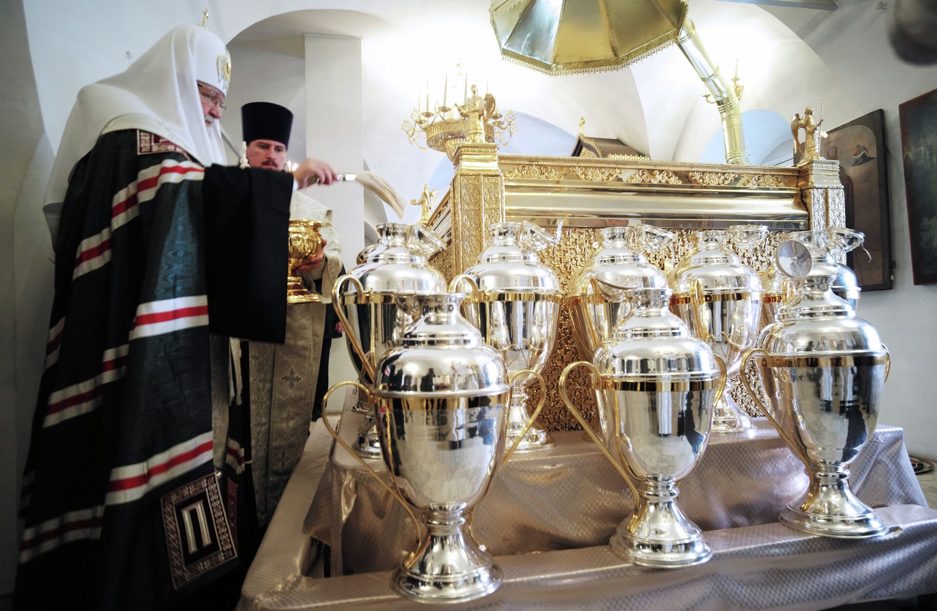 Патриарх Кирилл совершил молебен на начало чина мироварения в Донском монастыре Патриарх Кирилл совершил молебен на начало чина мироварения в Донском монастыре - РИА Новости, 1920, 08.04.2025