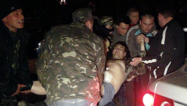 Раненый во время перестрелки в Мариуполе. 17 апреля 2014