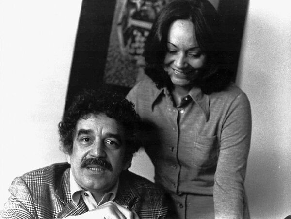 Колумбийский писатель Габриэль Гарсиа Маркес с женой Мерседес Барчей