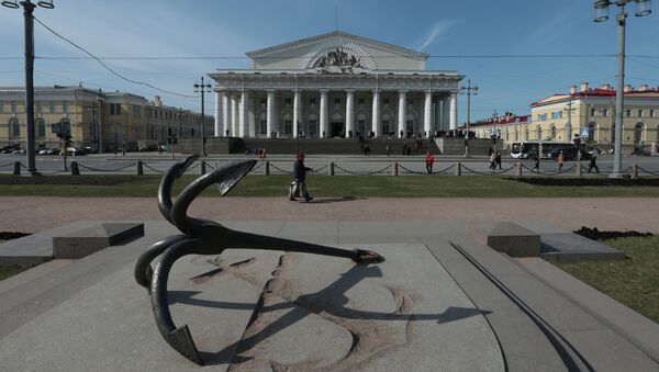 Здание Биржи на Биржевой площади в Санкт-Петербурге