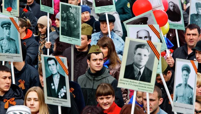 Участники акции Бессмертный полк. Архивное фото