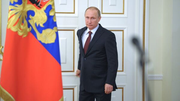 Президент России Владимир Путин перед началом встречи в режиме телемоста. Архивное фото