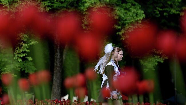 Выпускницы школы в день Последнего звонка. Архивное фото